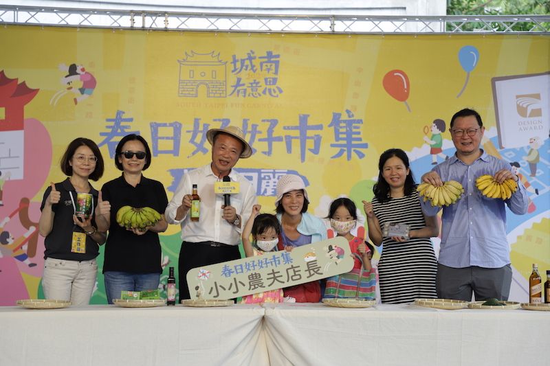 ▲翁章梁北上現身百匯農市場,推廣嘉義農產品(圖/嘉義縣政府提供)