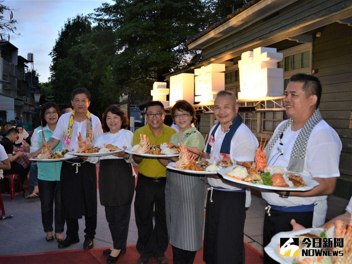 ▲百年的古早味，在百年的北門驛前舉辦，顯出相得益彰。（圖／記者郭政隆攝影）