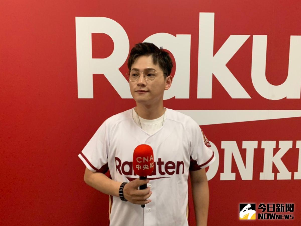 ▲邱振哲現場演唱「太陽」。（圖／吳政紘攝）