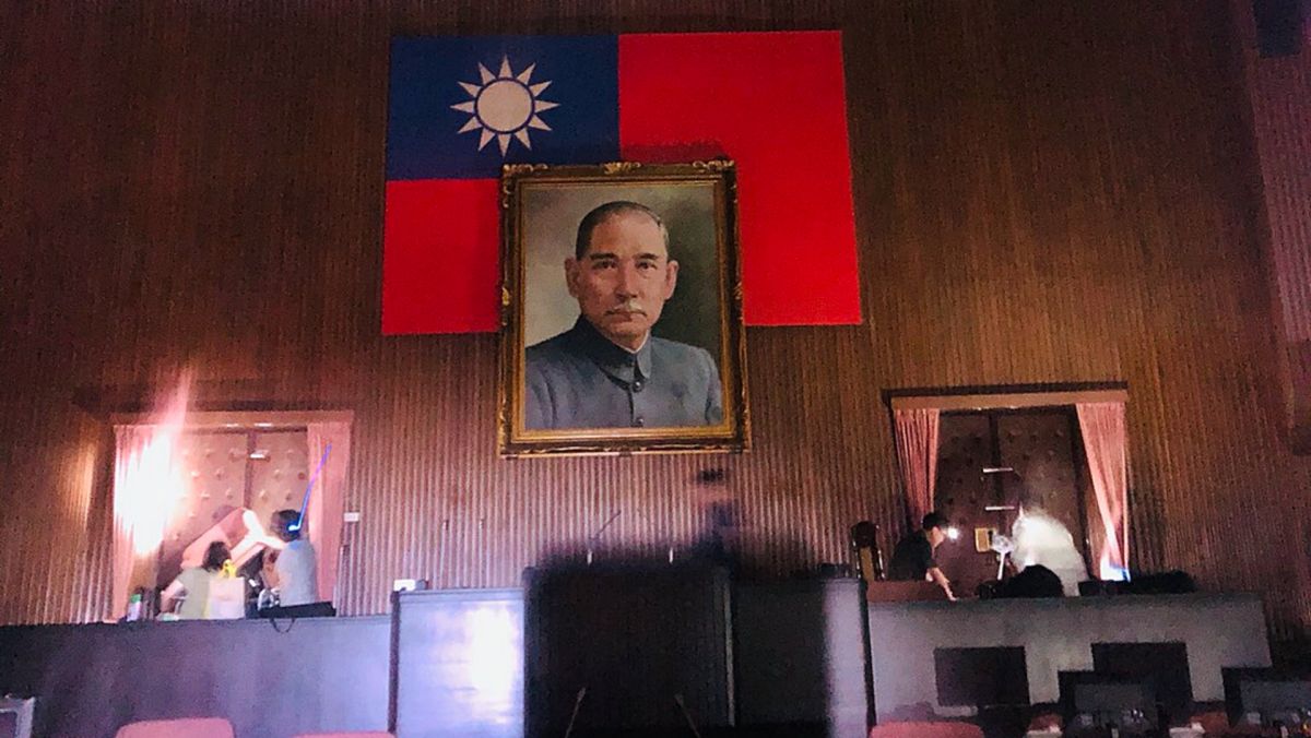 ▲立法院國民黨團不滿陳菊被提名為監察院長，28日攻佔立法院議場表達不滿。（圖／立委洪孟楷辦公室提供）