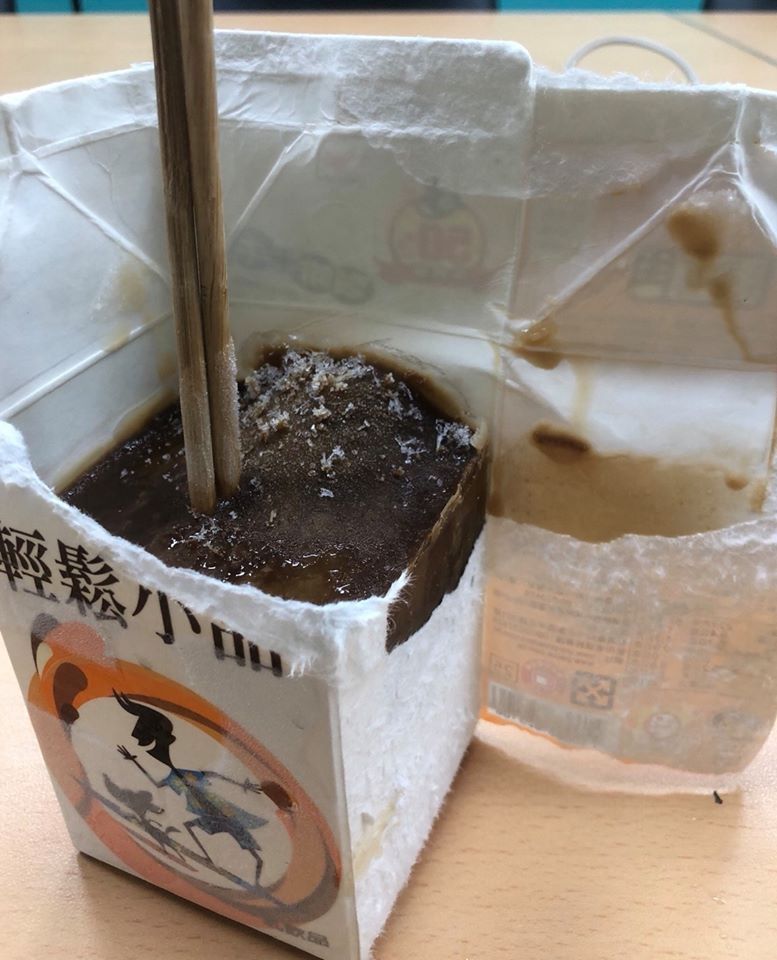 ▲將外盒包裝全撕開,就可取出一整支完整冰棒了。(圖/翻攝自我愛全聯-好物老實說)