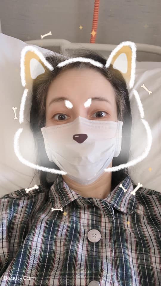 ▲鄭艷麗自拍報平安,態度樂觀症。(圖/鄭艷麗臉書)