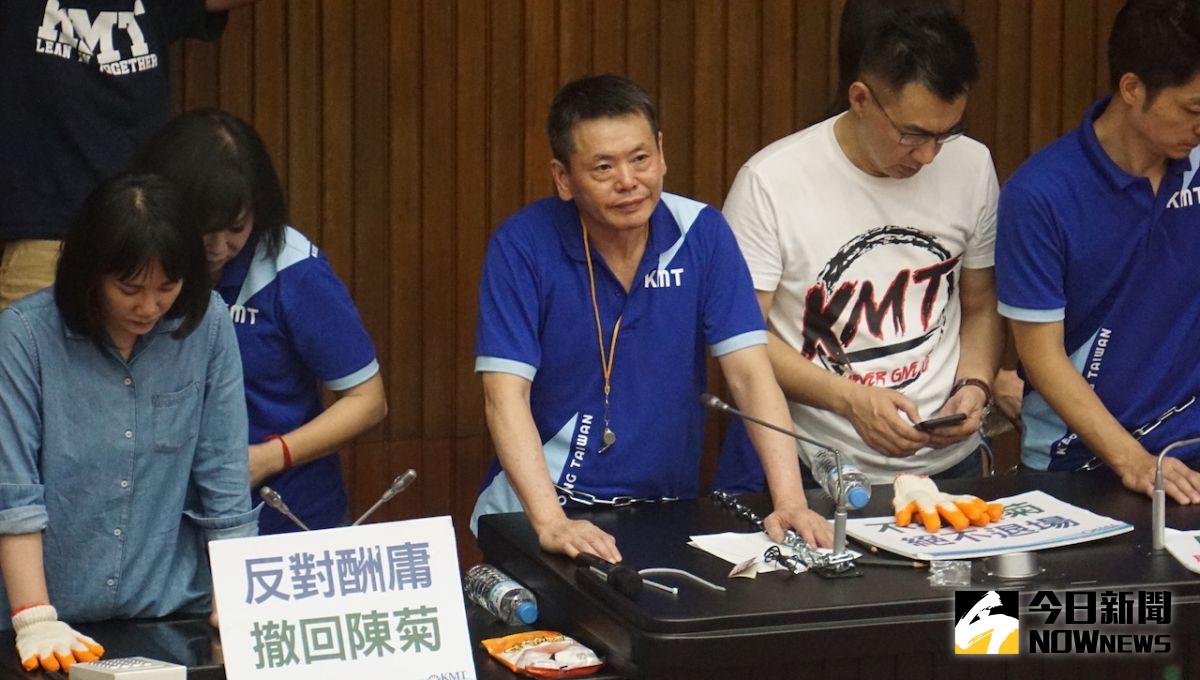 ▲不滿監院提名人事案，國民黨立委攻佔立院議場。（圖／記者呂炯昌攝.2020.06.29）