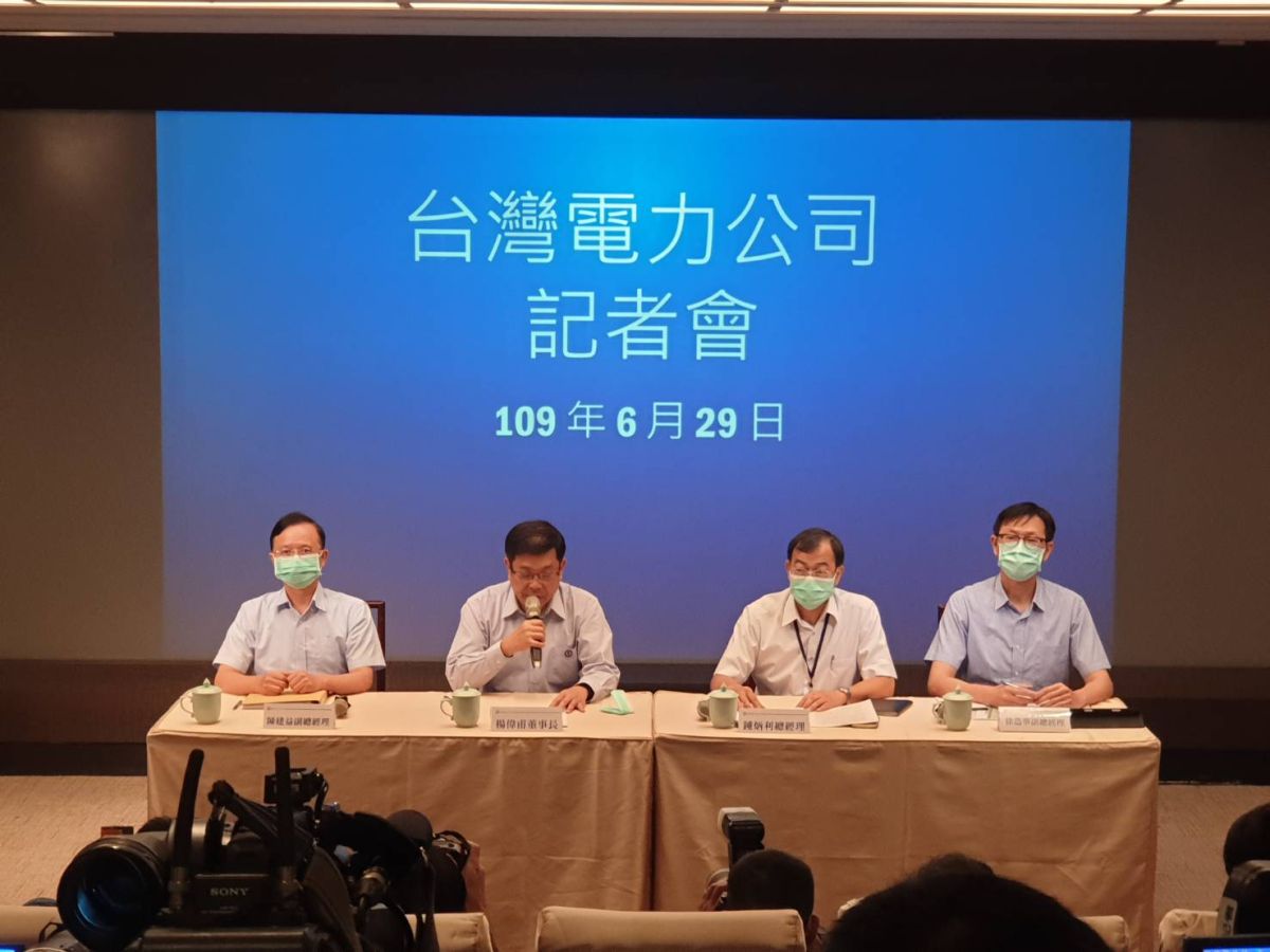 ▲針對中火與台中市政府之間的爭議，台電董事長楊偉甫今（29）日上午舉行記者會，（圖／記者許家禎攝）