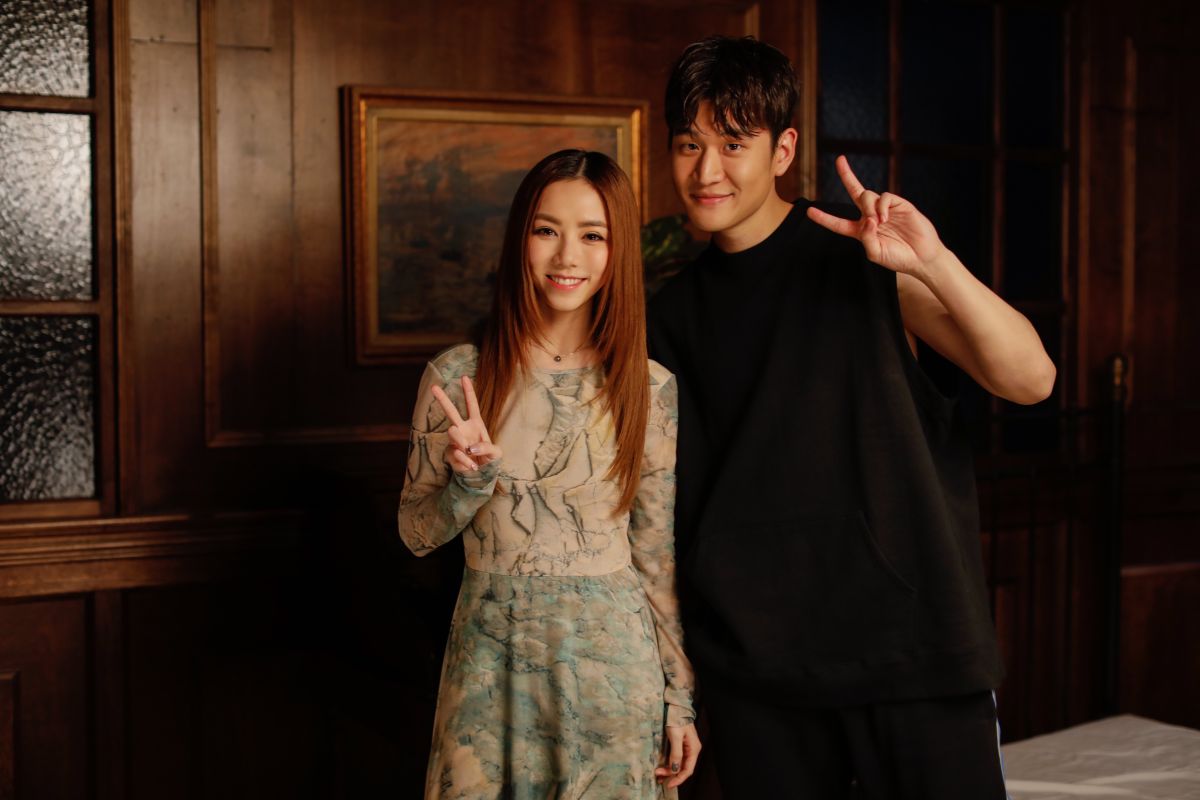 ▲鄧紫棋（左）與周興哲一起合作拍攝MV。（圖／索尼音樂提供）