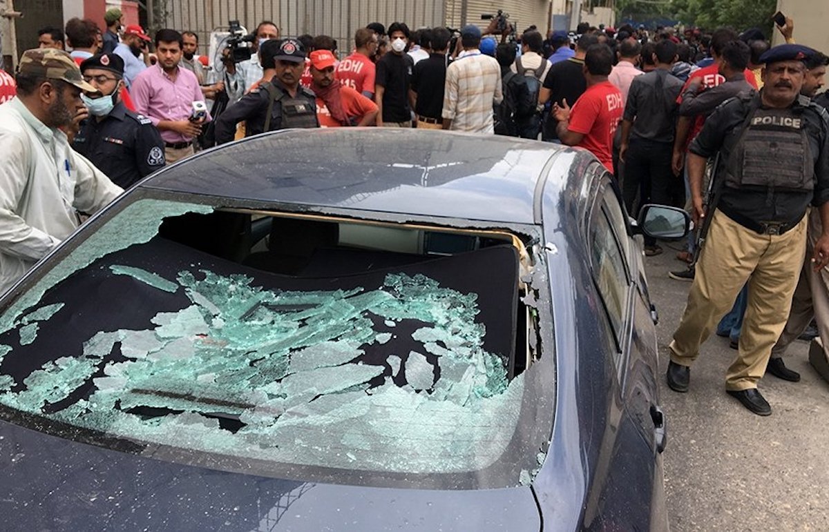 ▲巴基斯坦證券交易所（ PSX ）當地時間6/29上午遭到武裝分子襲擊。（圖／翻攝自推特）