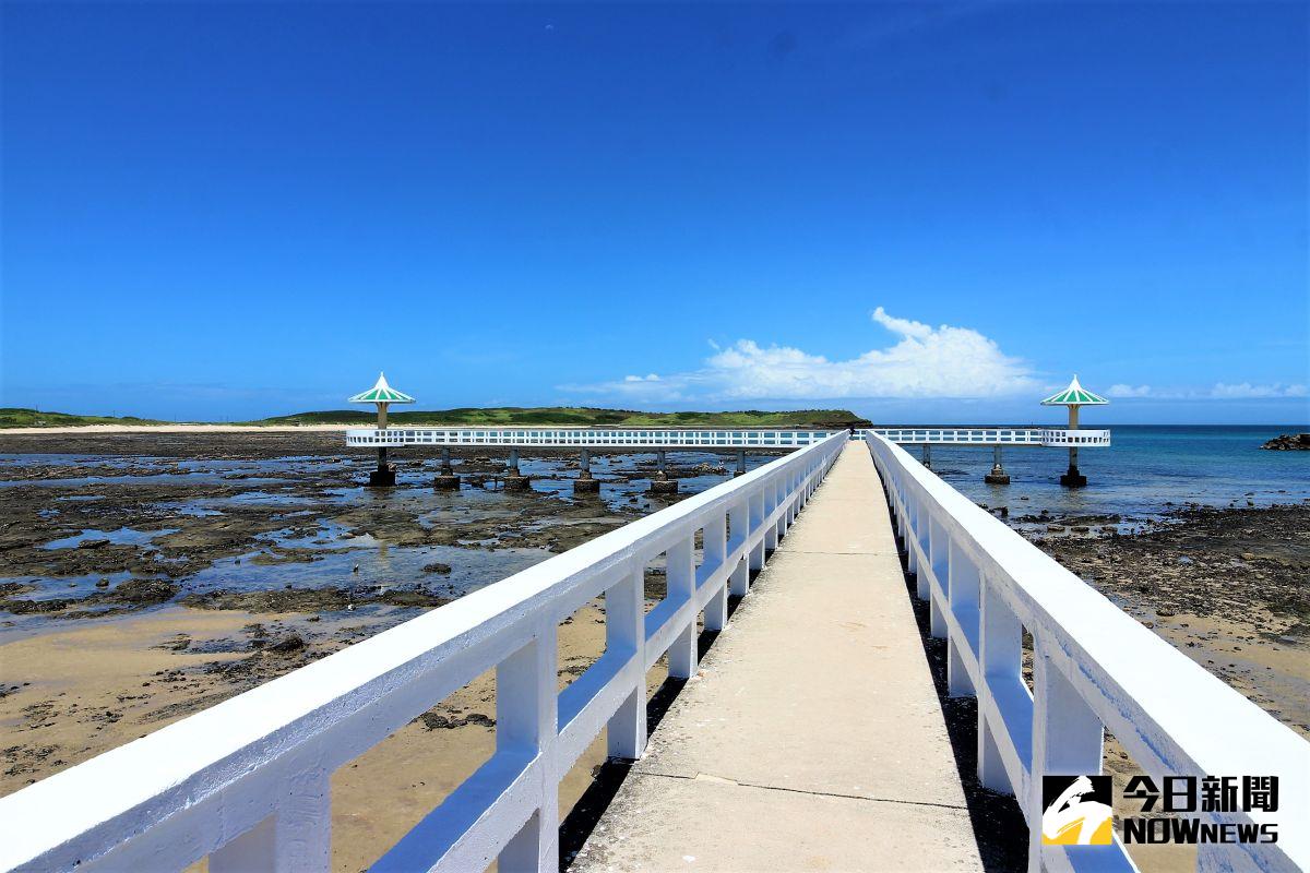 ▲因為疫情不能出國，不少人把澎湖當國外遊玩。（圖／記者張塵攝，2020.06.29）