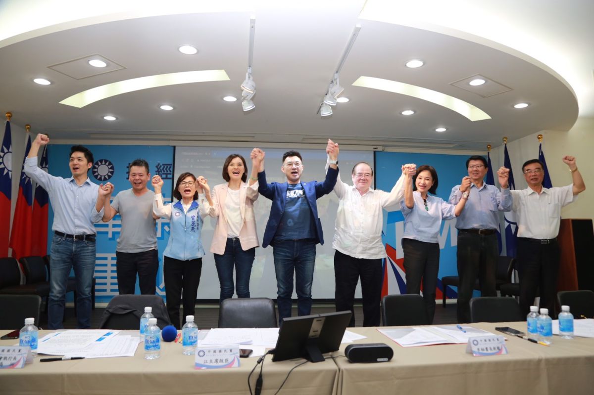 ▲國民黨高雄市長補選參選人李眉蓁競選團隊名單今(29)日出爐，競選總部主委由已故高雄市前議長許崑源遺孀林絲娛擔任。(圖／李眉蓁競總提供)