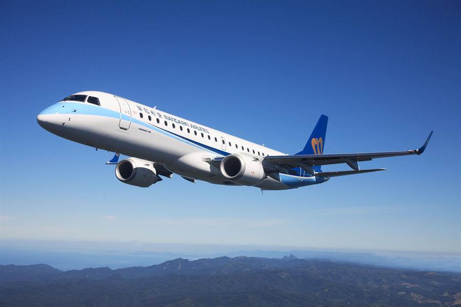 ▲國內離島航線運量需求增加，航空公司紛紛放大機型、提高班機密度疏運旅客，預計今年暑假離島機位數將達百萬創新高。（圖／華信航空）
