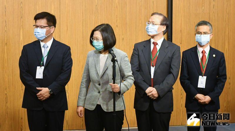 ▲總統蔡英文(左二)回擊國民黨主席江啟臣重啟台電中火打臉說。(圖/記者葉政勳攝 , 2020.06.30)