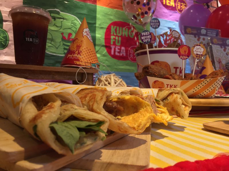 ▲新店面開幕同時,系列早餐也同步上線,包含蔥抓餅及漢堡系列。(圖/記者黃仁杰攝,2020.06.30)