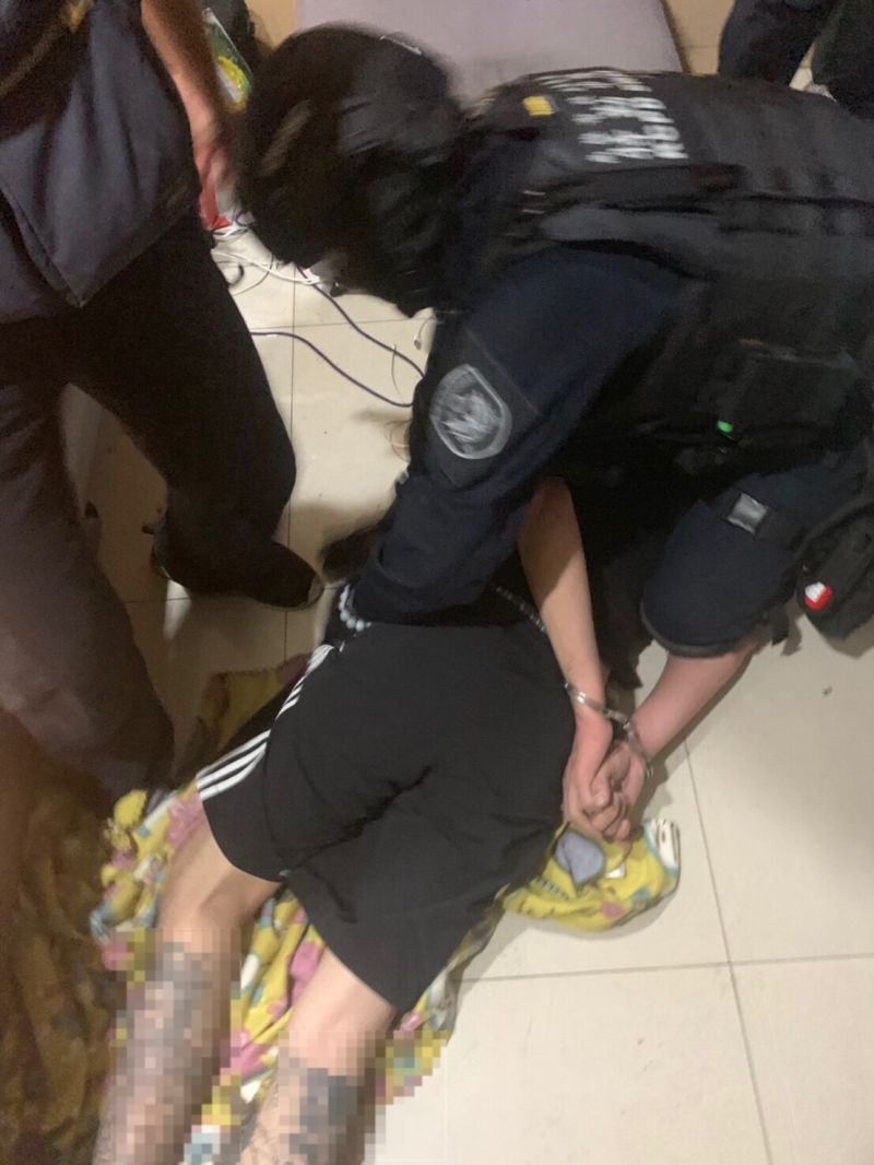 ▲高雄市苓雅區憲政路停車場本月23日發生一起毒品交易開槍案,警方今天上午在鳳山區某大樓逮獲陳姓主嫌及2名友人(圖/記者郭凱杰翻攝,2020.06.30)