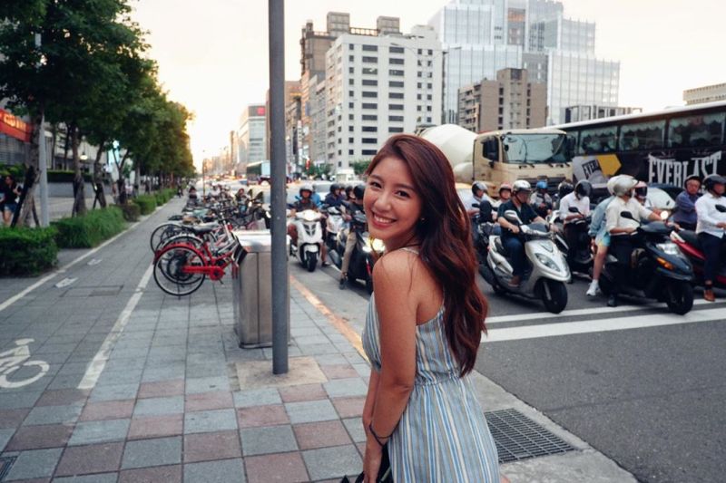 ▲辜莞允健康的小麥肌膚清晰可見。(圖/辜莞允IG)