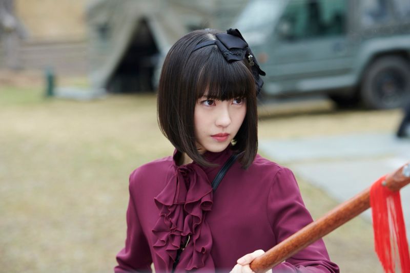 ▲濱邊美波扮美少女偵探查案。(圖/車庫娛樂)