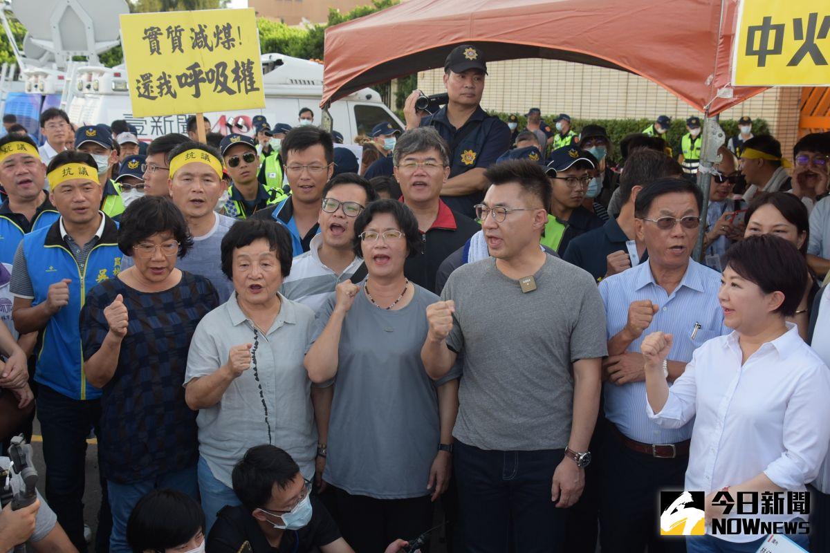 ▲藍軍到中火聲援，彰化縣長王惠美要求中火停止2號機，表達反對立場。（圖／記者陳雅芳攝，2020.06.30）