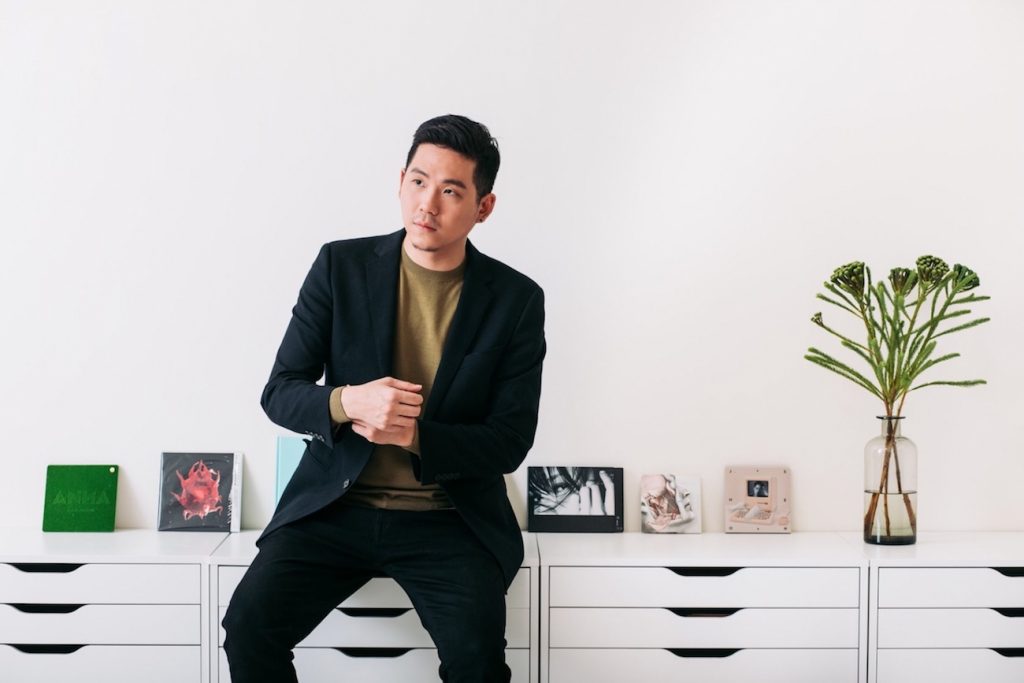 ▲平面設計師－顏伯駿。（圖／顏伯駿）