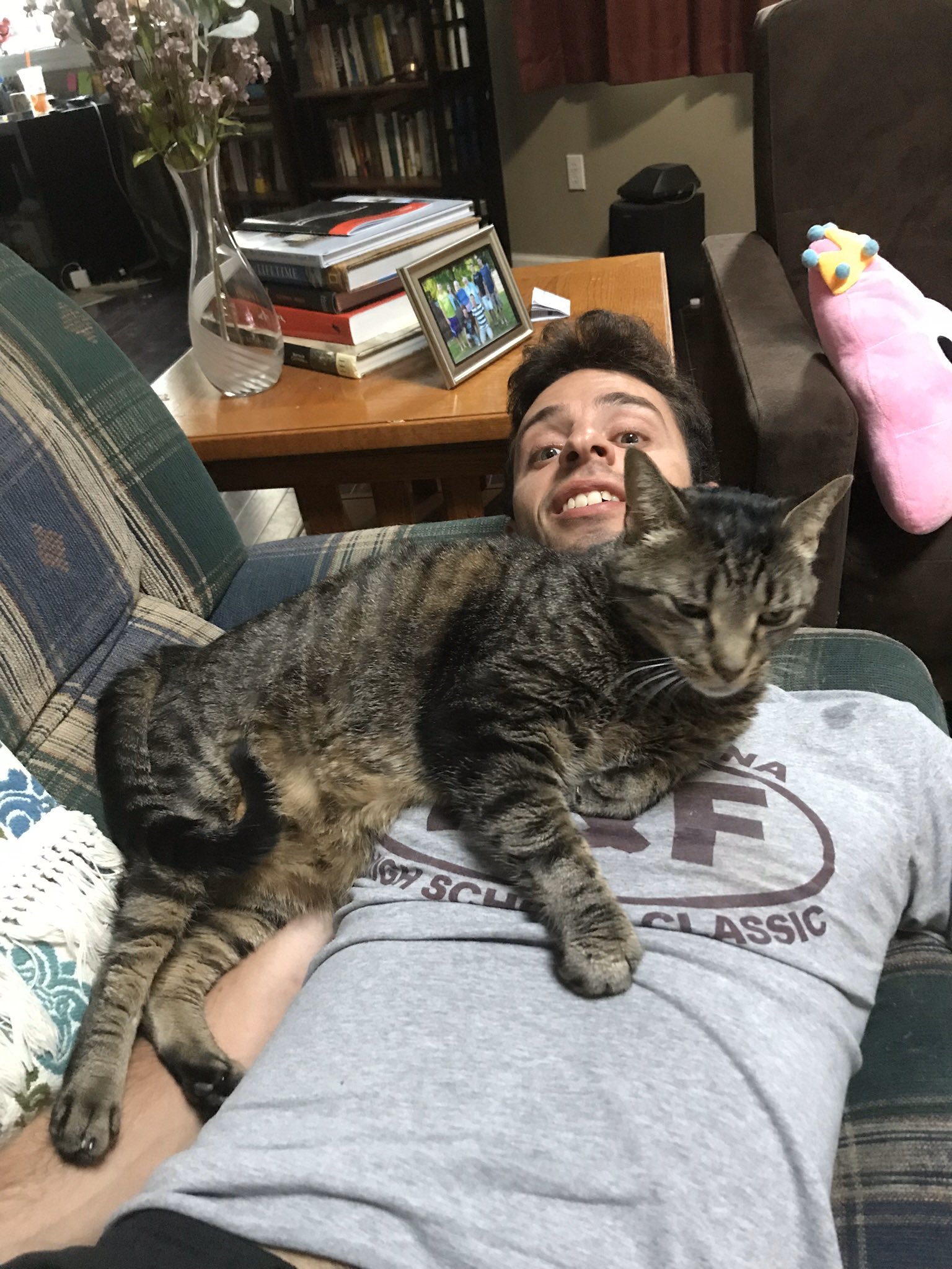 盧克與他的愛貓（圖／Twitter@tramL116）