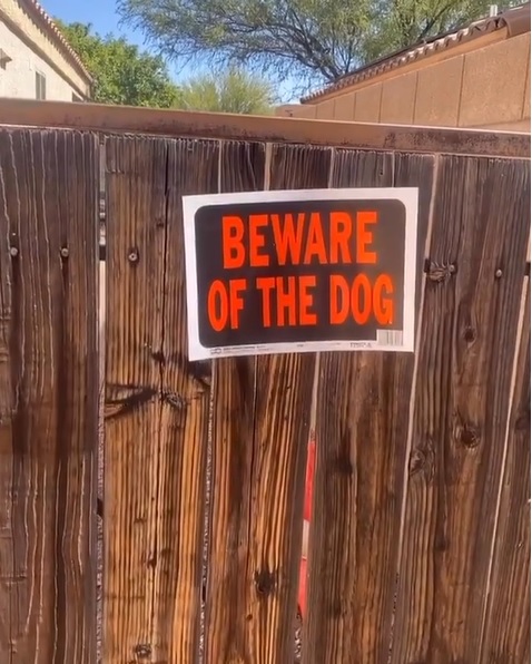 主人貼上警告：小心惡犬（圖／IG@scottyhubs）