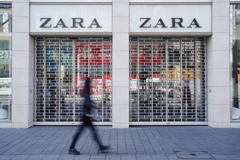 ▲知名精品二手交易平台Vestiaire Collective，將Zara、Mango等品牌列為快時尚，禁止進入其平台。示意圖。（圖／美聯社）