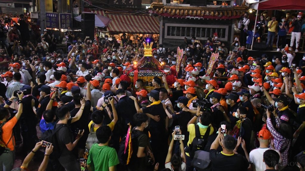 ▲每年大甲媽祖遶境都吸引大批信眾追隨，2023年9天8夜遶境時程將於4月21日晚間11時5分起駕。（圖／林調遜攝）