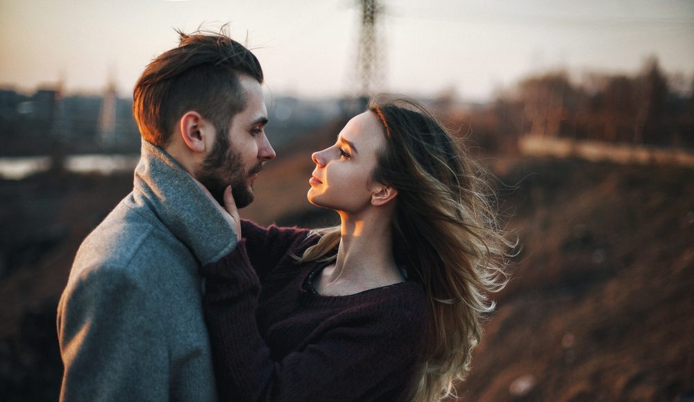  ▲能讓對方念念不忘的， 不是付出了多少， 而是在滿腔愛意中的節制。（圖／Shutterstock）