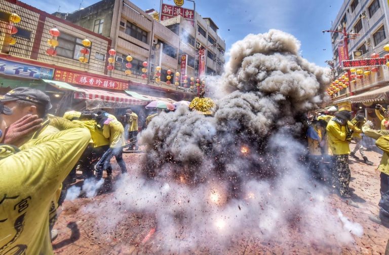 新港奉天宮開臺媽祖與金虎將軍將於本週日（8/2）北上助陣南港金虎爺會，並於南港地區進行遶境祈福活動，用古代「炮竹除瘟」方式庇佑信眾。（圖／翻攝自新港奉天宮 金虎爺總會粉專）