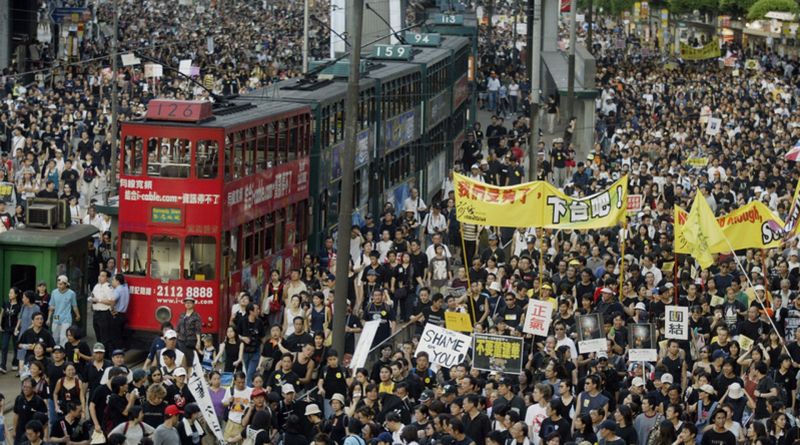 ▲香港2003年七一大遊行。（圖／翻攝自《香港