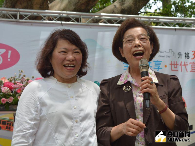 ▲黃敏惠市長（左）和監察院長張博雅（右）提到嘉義市升格的歷史。（圖／記者郭政隆攝影2020.7.1）