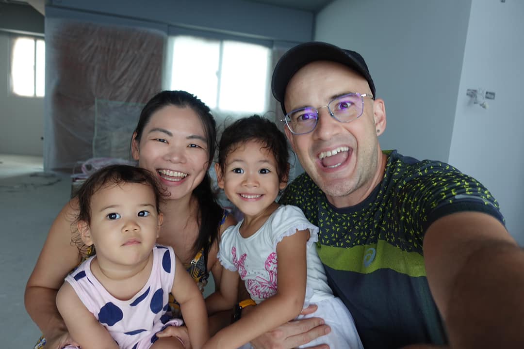 ▲吳鳳（右一）全家福。（圖／吳鳳臉書）