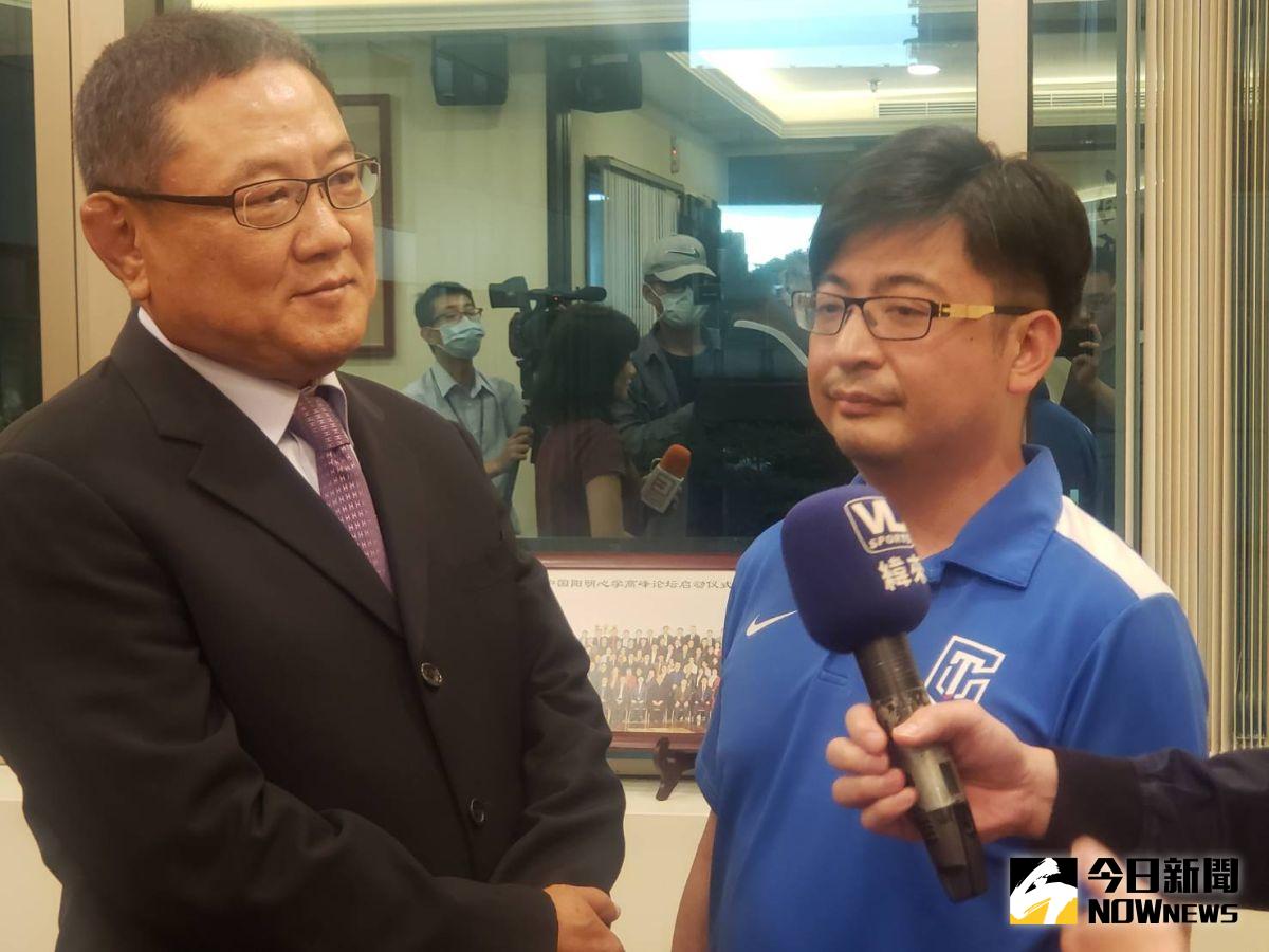 ▲九太科技董事長沈會承(左)和籃協理事長謝典霖。（圖／黃建霖攝）