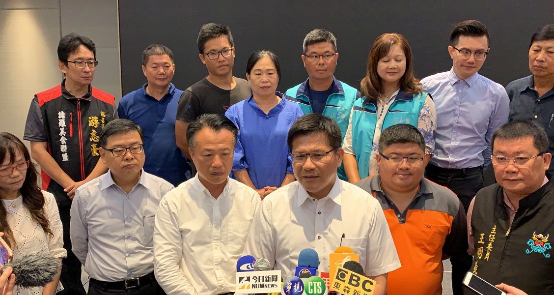 ▲交通部長林佳龍到嘉義與觀光業者辦座談，邀業者一起在下半年，將上半年失去的觀光財賺回來。(圖／記者陳惲朋攝）