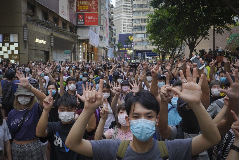 民主派立法會初選前夕  港警搜查香港民意研究所
