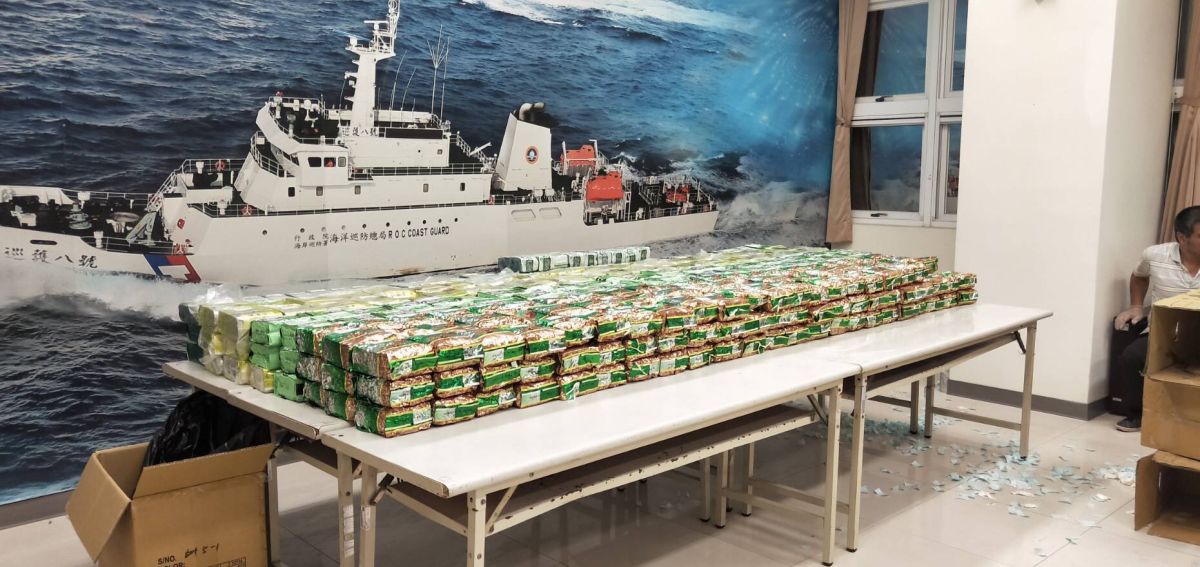 ▲檢、海巡、警三方總計查獲安非他命582.5公斤、K他命178.7公斤，共計761.2公斤。市值總價超過30億元。（圖／記者郭凱杰翻攝，2020.07.02）