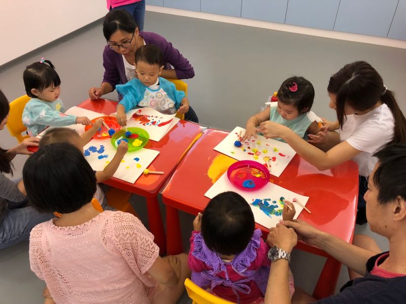 ▲共玩谷親子玩習所是一個力推親子共學機制的教室,從香港導入在歐美國家盛行已久的「PG課程」,爲從1歲半到6歲的學齡前幼兒規劃遊戲課程。(圖/業者提供)