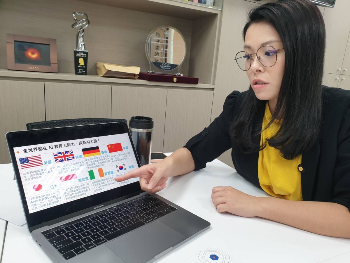 ▲台灣去（2019）年8月12年國教新課綱上路，新增「科技領域課程」成為亮點，但如今實施快一年，立委高虹安點出「最重要的老師在哪？」（圖／記者許家禎攝）