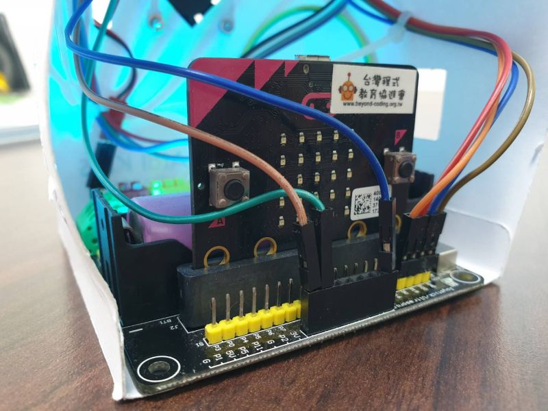 ▲台灣程式教育協進會指出,以前電腦是教使用工具,如打字、文書處理,但現在資訊科技課程則是教孩子「創造工具」,期間得學會邏輯思考。(圖/記者許家禎攝)