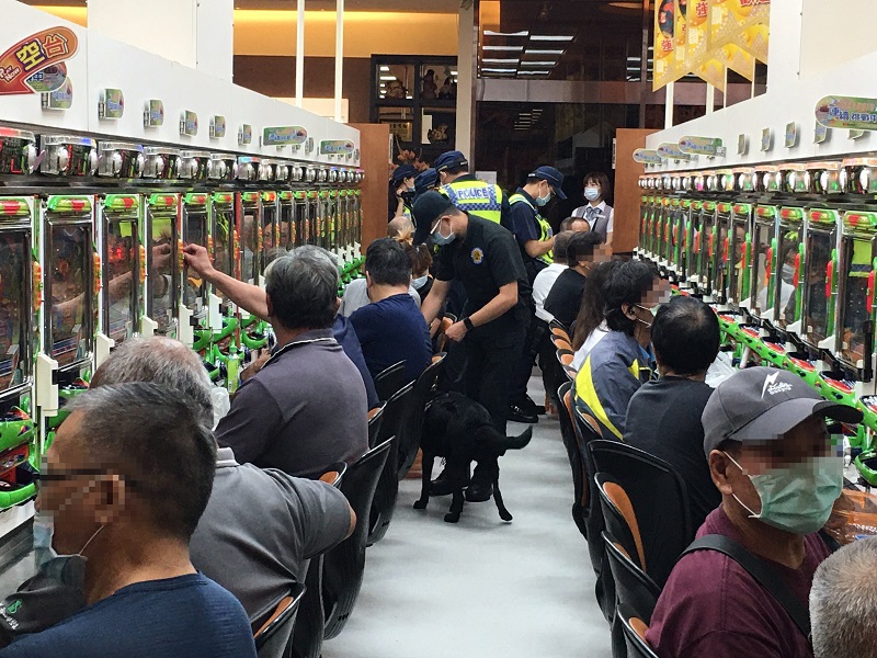 ▲青春專案起跑，清查KTV及遊藝場等場所。(圖/記者鄧力軍翻攝  )