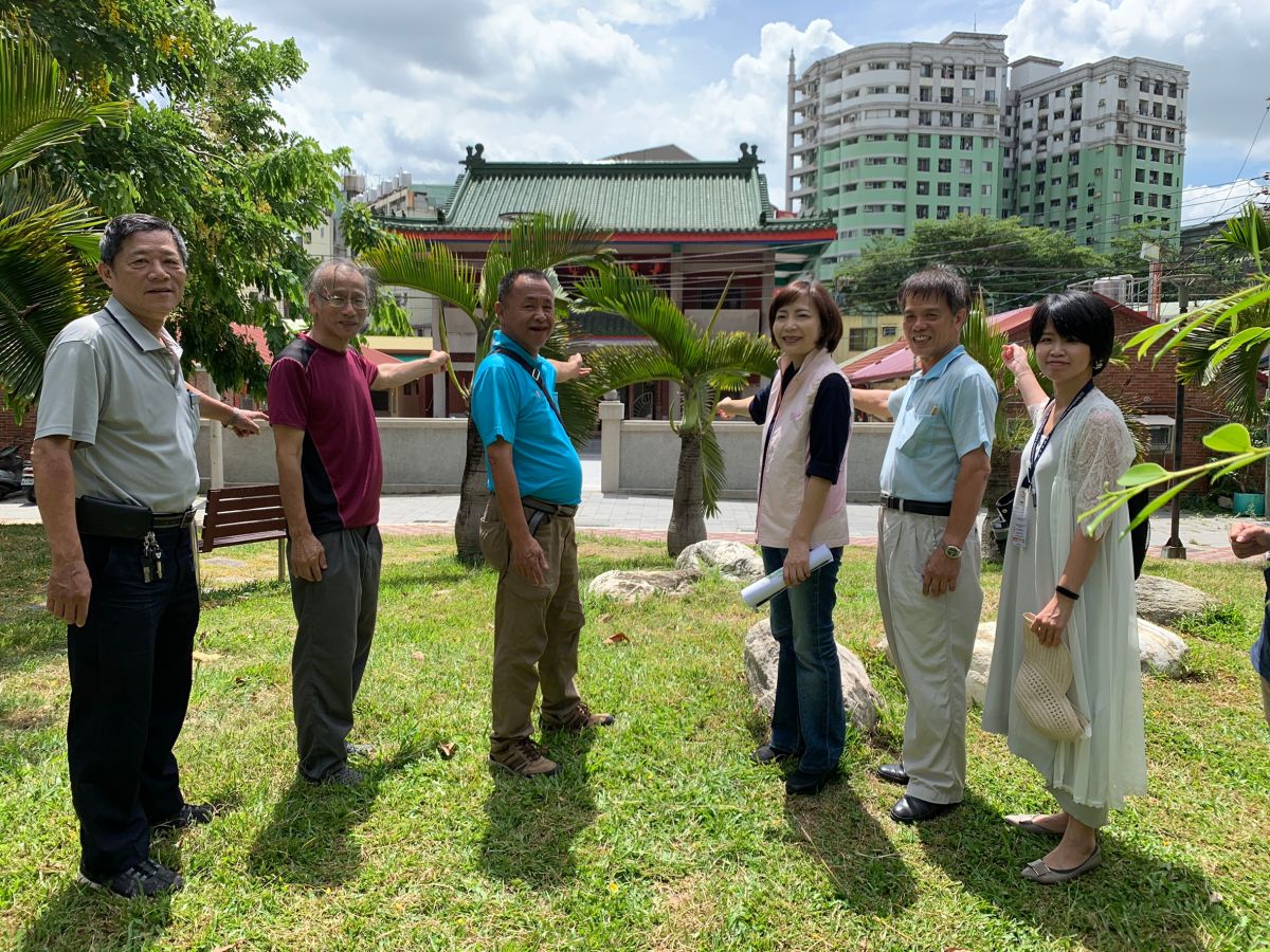 ▲台中市議員陳淑華會同市府單位人士勘察西平公園，要求融入地方元素改善設施。（圖／陳淑華提供）