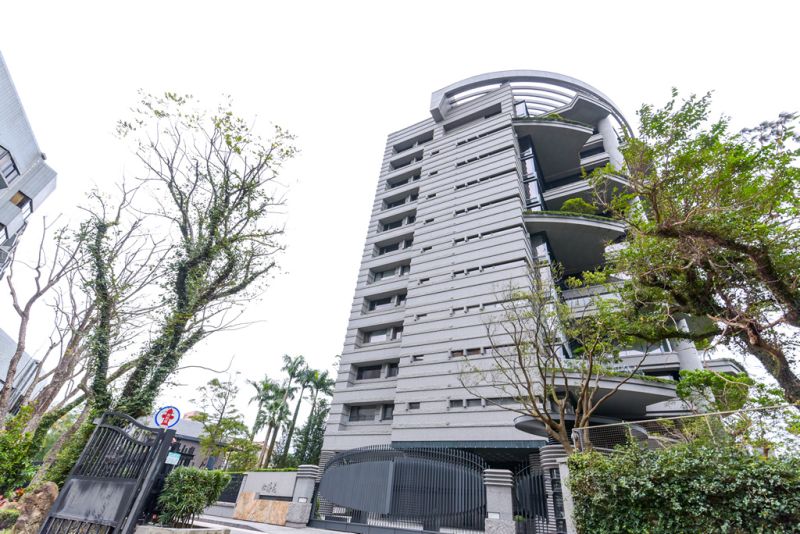 ▲中正區最高房價豪宅「松濤苑」7樓揭露一筆新交易,成交價格每坪為260萬元。(圖/信義房屋提供)