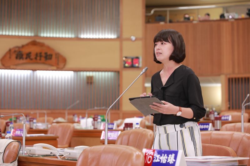 ▲新北市議員江怡臻今(2)日於總質詢時爭取托嬰中心監視器畫面列為評鑑項目,避免托嬰中心不當對待、超收學員。(圖/江怡臻辦公室提供)