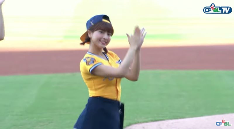 ▲中信兄弟PS女孩峮峮再度登上日媒。(圖/取自CPBLTV)