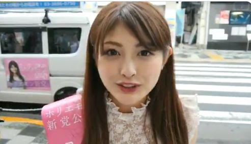 ▲新藤加菜(中)上街為自己造勢。(圖/新藤加菜推特)