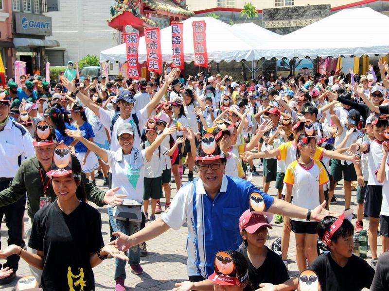 ▲為迎接2020年全中運在屏東,並讓更多民眾參與全中運,恆春各界聯合辦理「2020全中運恆春鎮擾動踩街活動-南國啓動大遊行」,獲得近千人熱烈響應參加。(圖/記者黃正忠攝,2020.07.03)