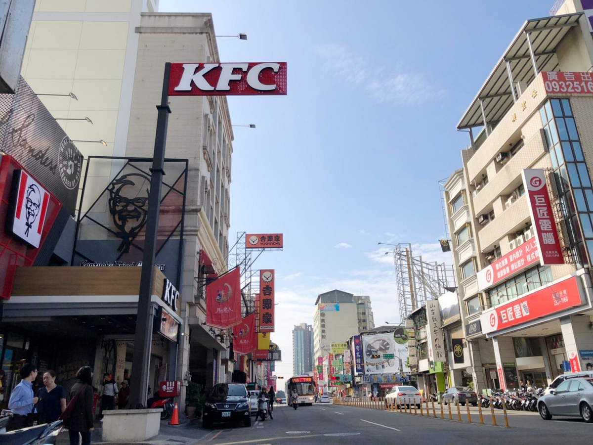 ▲台中公益路商圈是當地知名美食商圈，有許多知名品牌進駐。（圖／信義房屋提供）
