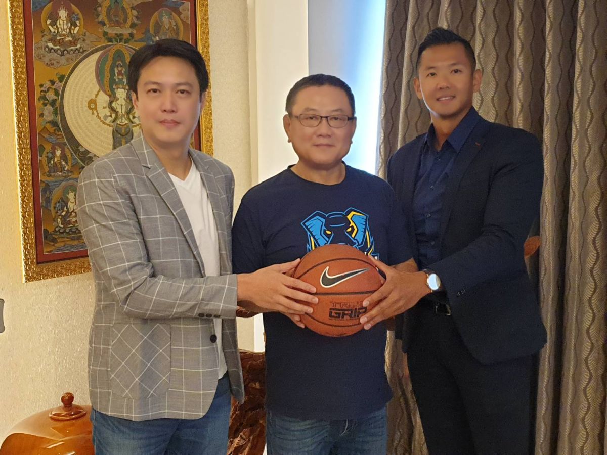 ▲共好盃主辦單位展逸國際企業董事長張憲銘(左)、新聯盟發起人陳建州(右)於7月3日拜會九太科技董事長沈會承(中)。（圖／九太提供）

