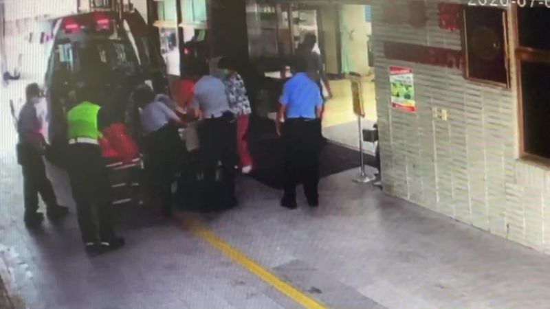 ▲孫姓瓦斯施工人員頭部、臉部,脖子、雙上下肢燒燙傷,送往彰基搶救,插管治療中。(圖/記者陳雅芳攝,2020.07.03)