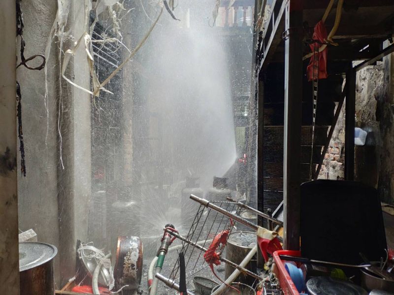▲這起火災位於鹿港中山路的黃金地段,附近全是商店與住家,
