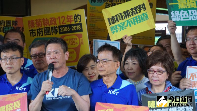 監察院長提名人陳菊預定拜會立院,國民黨立委聚集立院門口抗議。
