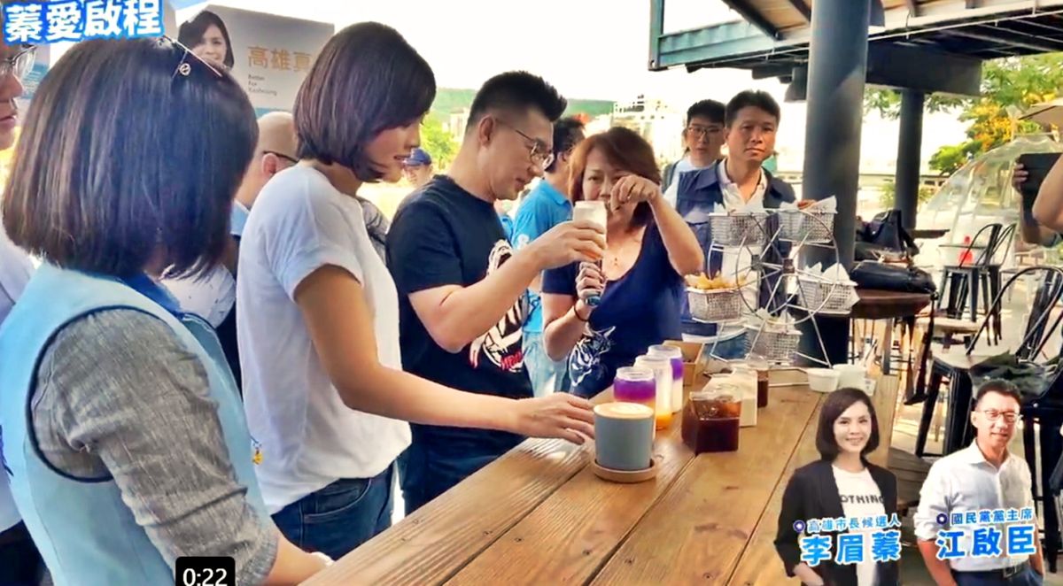 ▲國民黨主席江啟臣4日南下陪同高雄市長補選參選人李眉蓁一起遊愛河。(圖/國民黨提供)