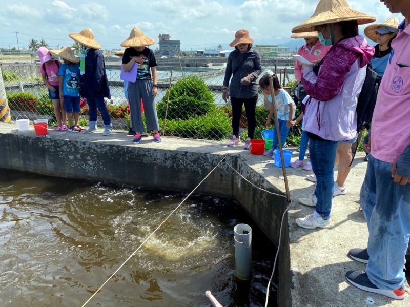 ▲家長跟小孩一起到龍膽石斑故鄉,真正深入漁村生活。(圖/屏東縣政府提供